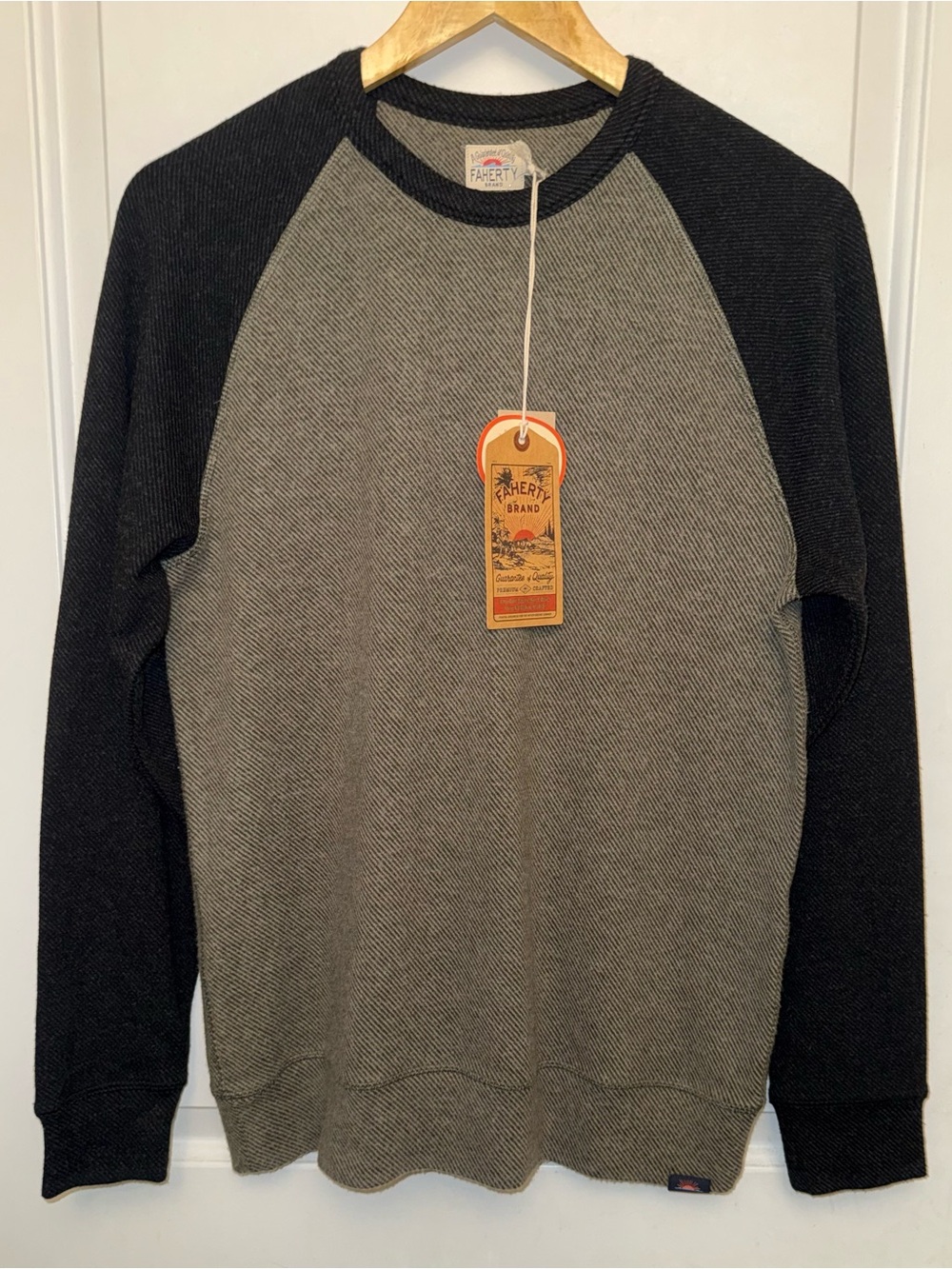 ⚾️ NWT Faherty Brand Legend Baseball Sweater Crew in Moss/Charcoal